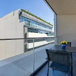 Official Mercury A Beautiful One Bedroom With Wifi By 360 Estates