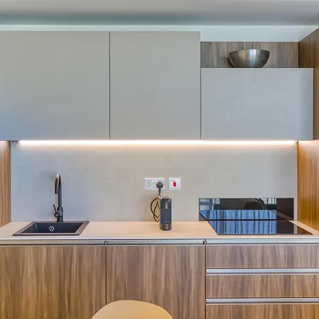 Official Mercury A Beautiful One Bedroom With Wifi By 360 Estates *