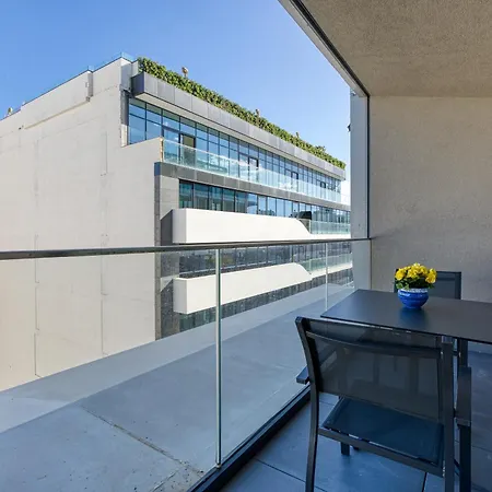 Official Mercury A Beautiful One Bedroom With Wifi By 360 Estates